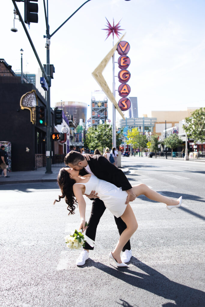 Bride and groom kissing during their Las Vegas elopement photoshoot