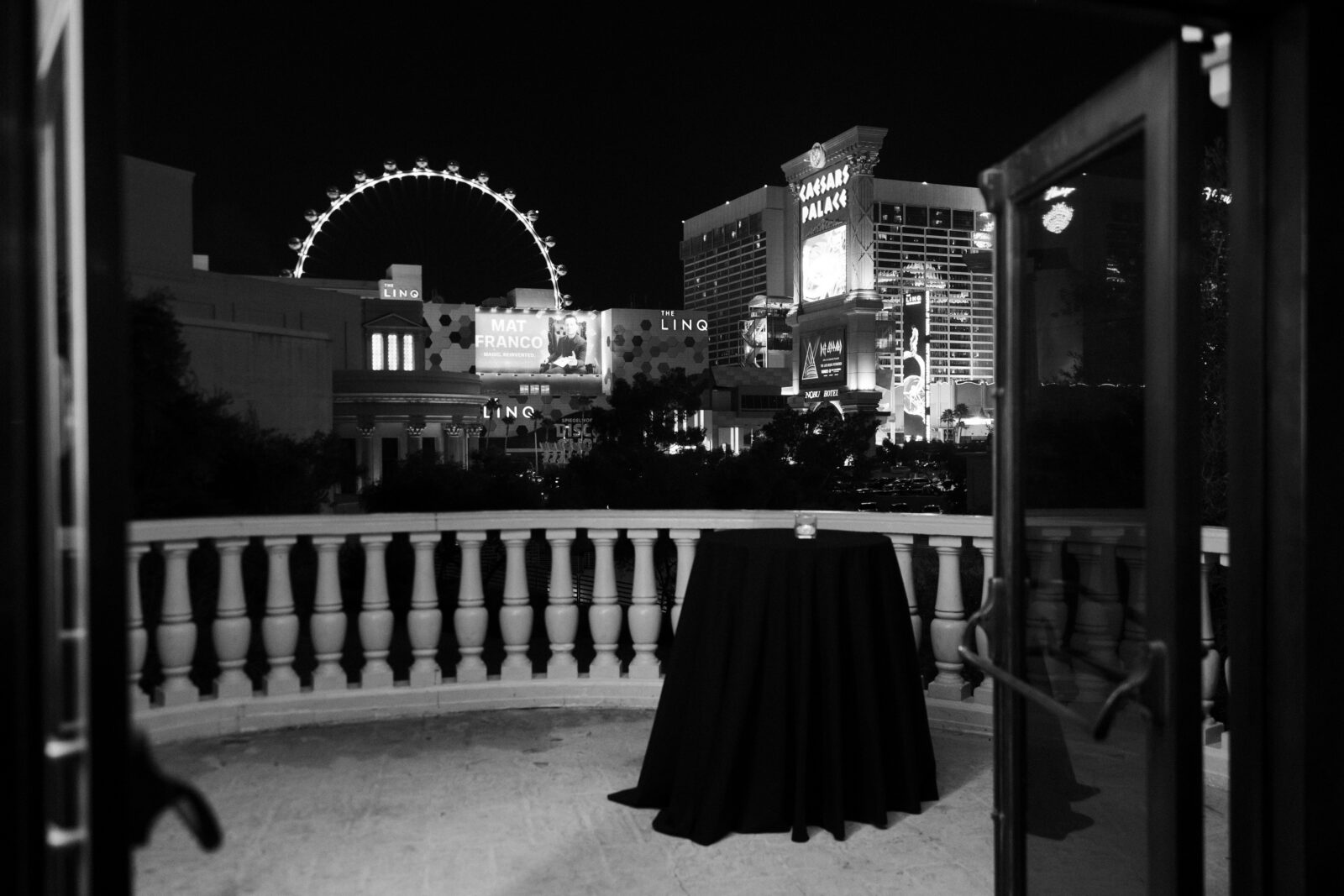Black and white photo from a Las Vegas micro wedding reception at Carmines in Las Vegas.