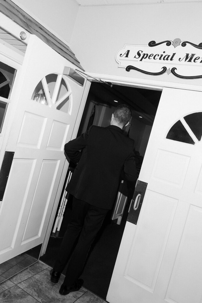 Robin Thicke walking into A Special Memory Wedding Chapel